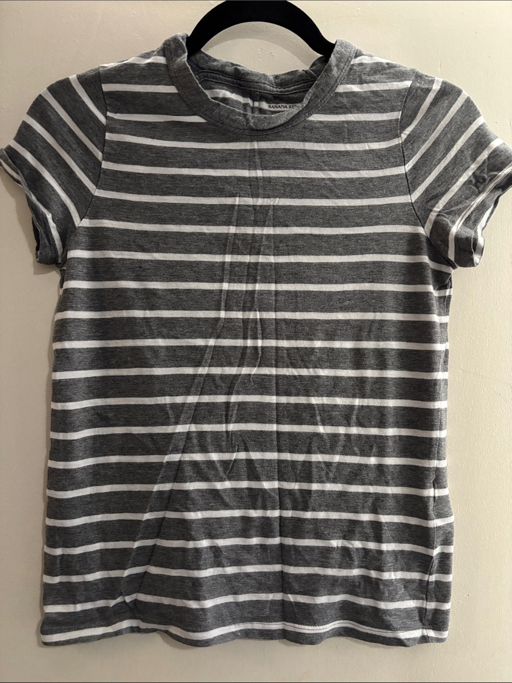 Banana Republic Gray and White Striped Short Sleeve Crewneck Tee